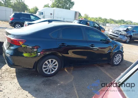 2021 Kia Forte Fe/Lxs z USA, uszkodzony, nr VIN 3KPF24AD6ME368130